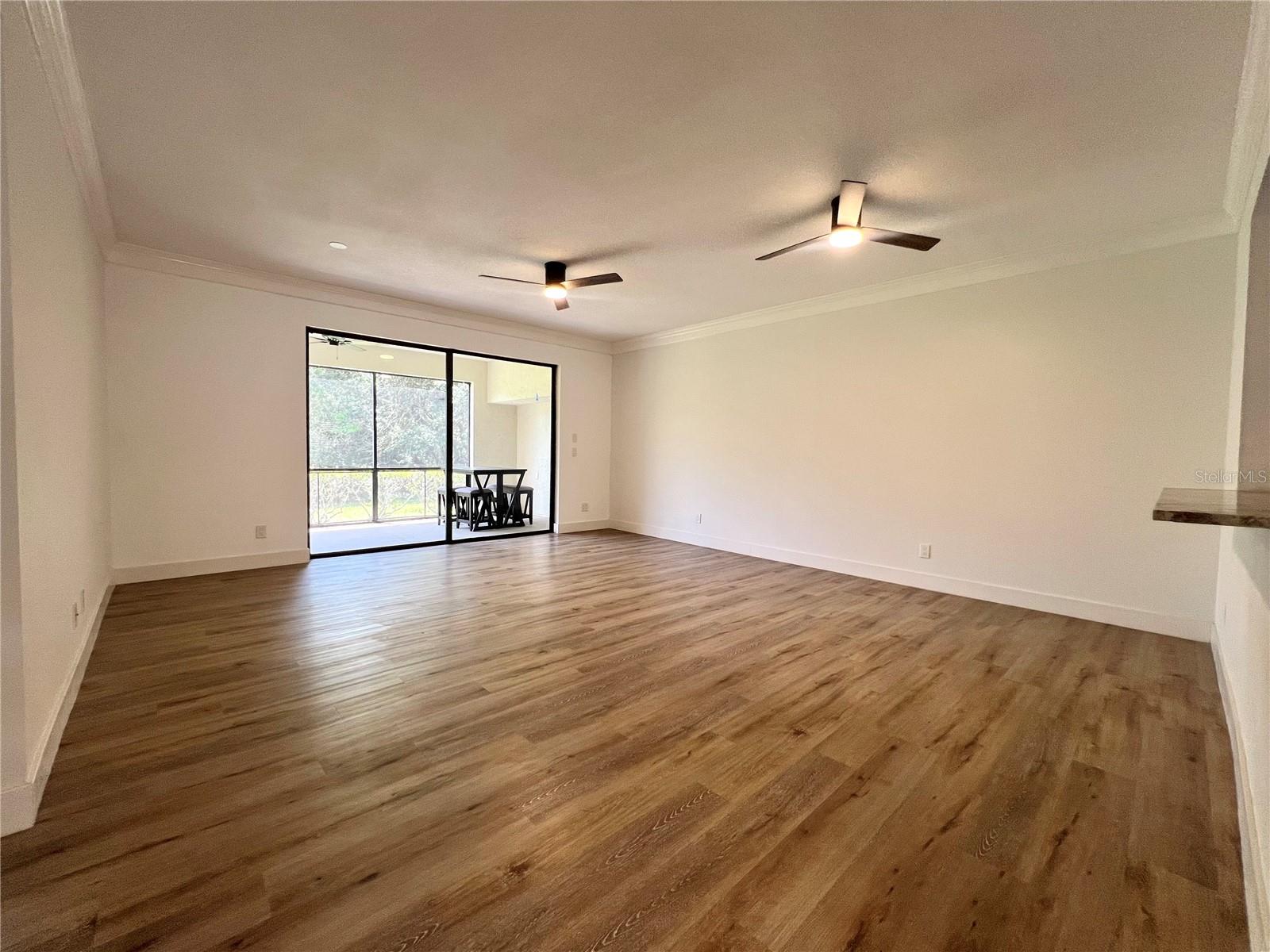 Image 22 of 42 For 3014 Red Oak Court 102