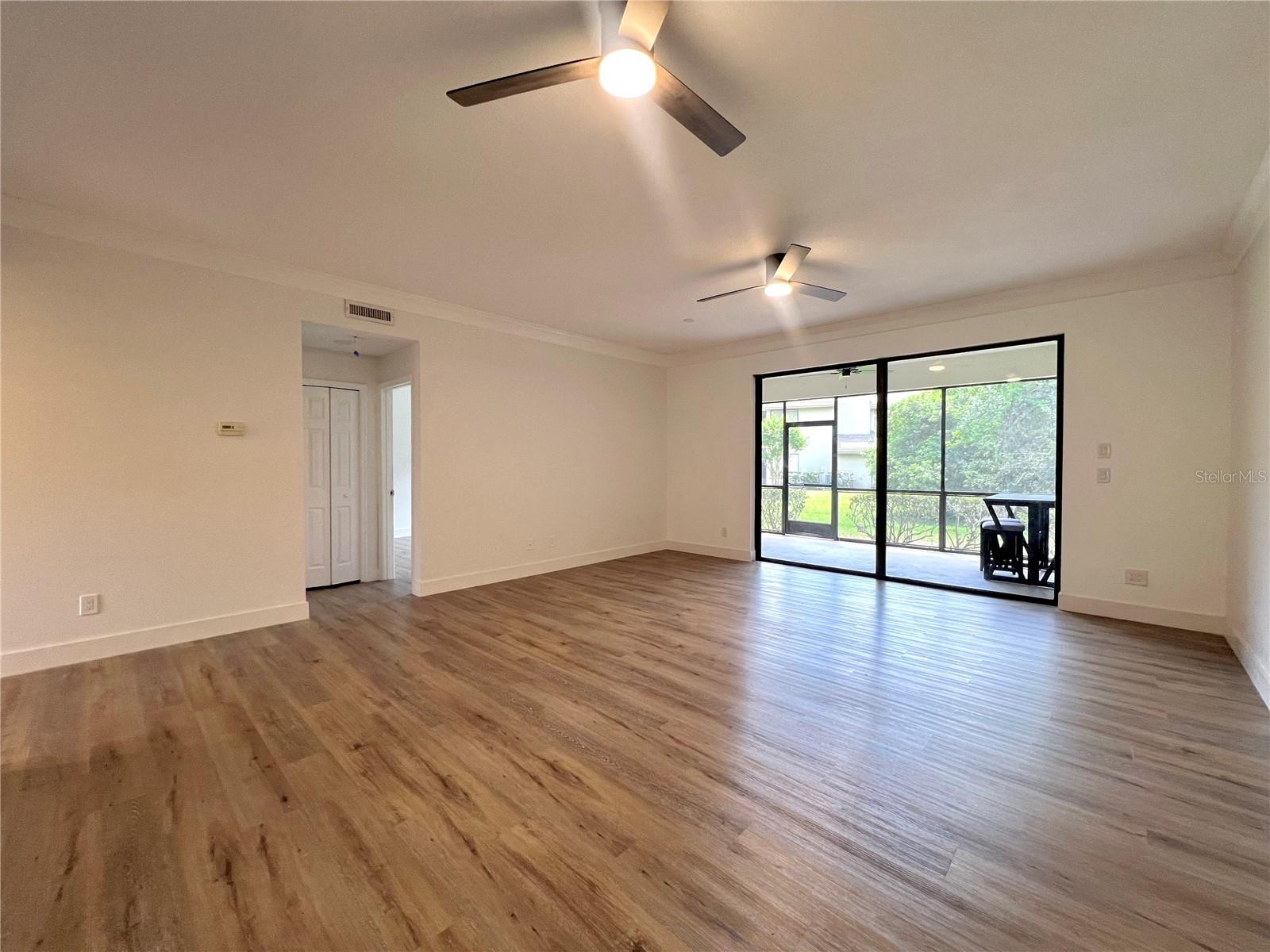 Image 23 of 42 For 3014 Red Oak Court 102