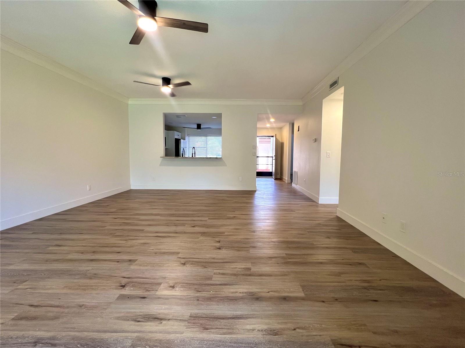 Image 24 of 42 For 3014 Red Oak Court 102