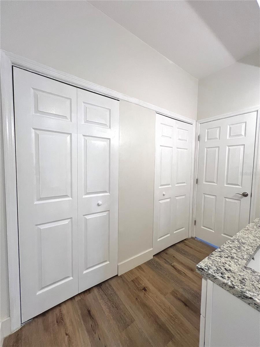 Image 37 of 42 For 3014 Red Oak Court 102