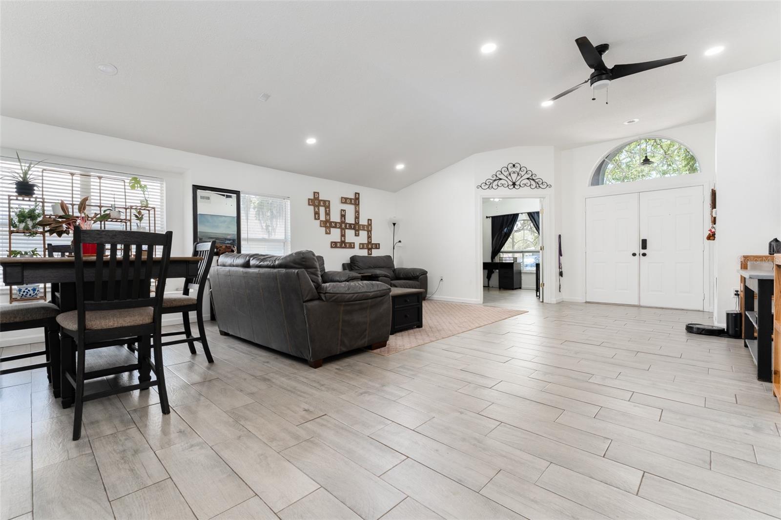 Image 8 of 43 For 10727 Deepbrook Dr