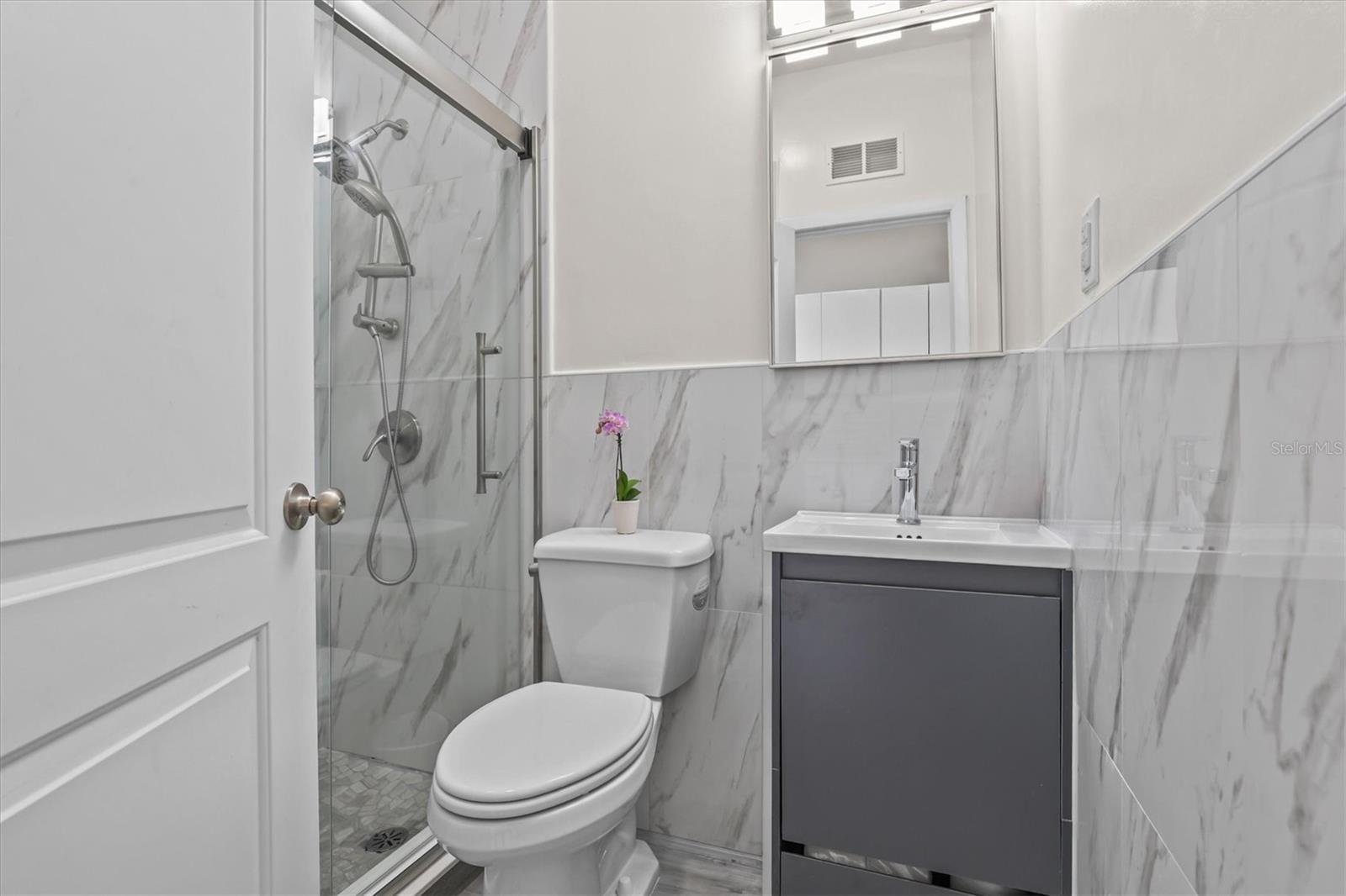 Image 45 of 79 For 231 Lime Circle S