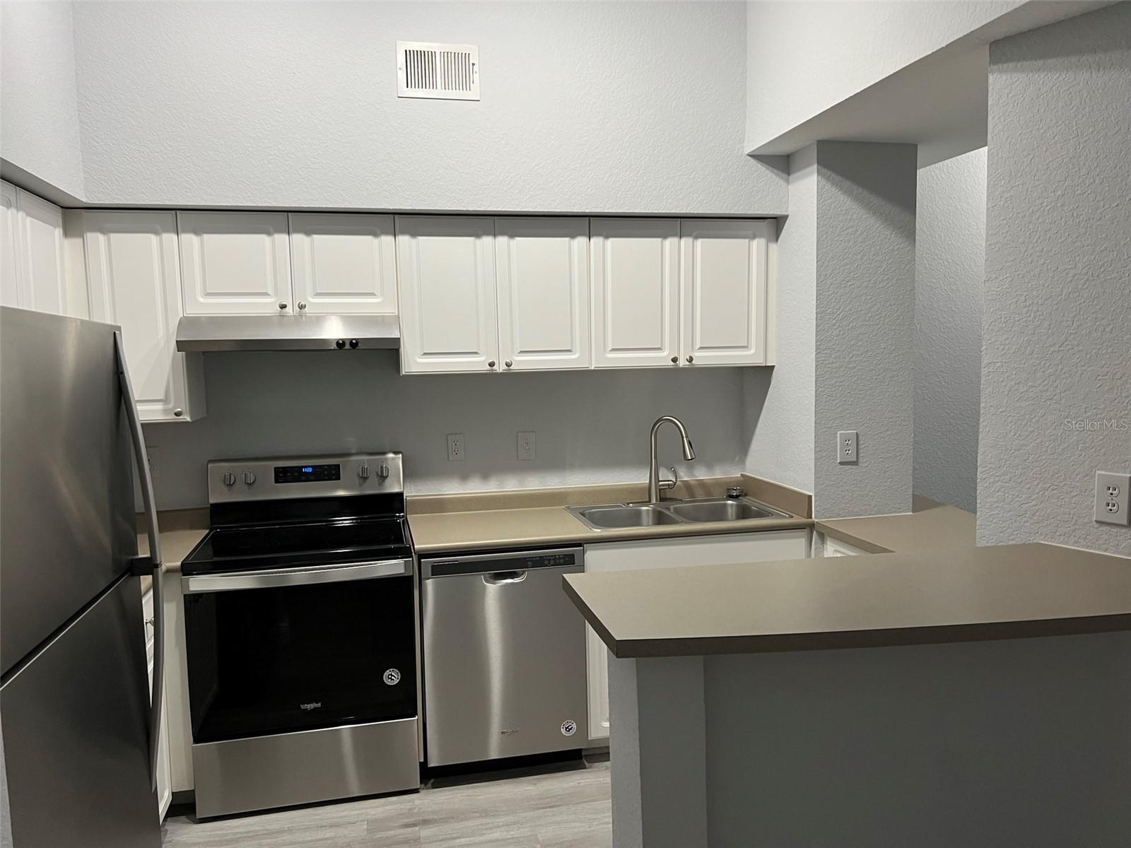 Image 13 of 39 For 402 Armenia Avenue 114