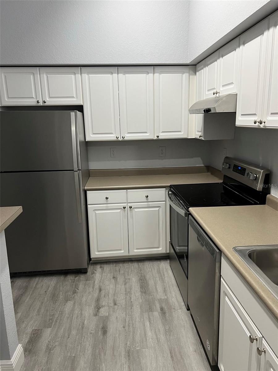 Image 14 of 39 For 402 Armenia Avenue 114