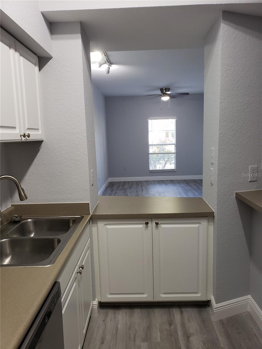 Image 15 of 39 For 402 Armenia Avenue 114