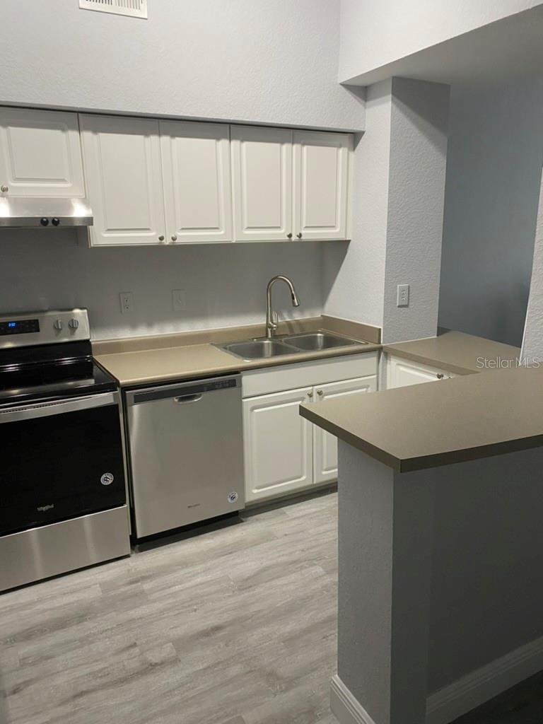 Image 16 of 39 For 402 Armenia Avenue 114
