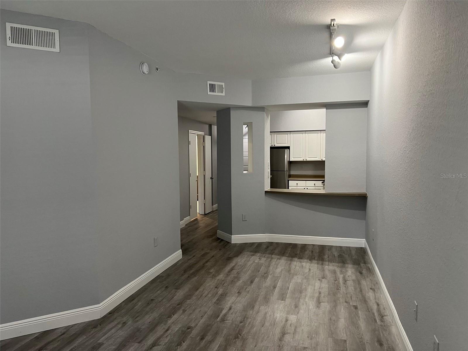 Image 6 of 39 For 402 Armenia Avenue 114