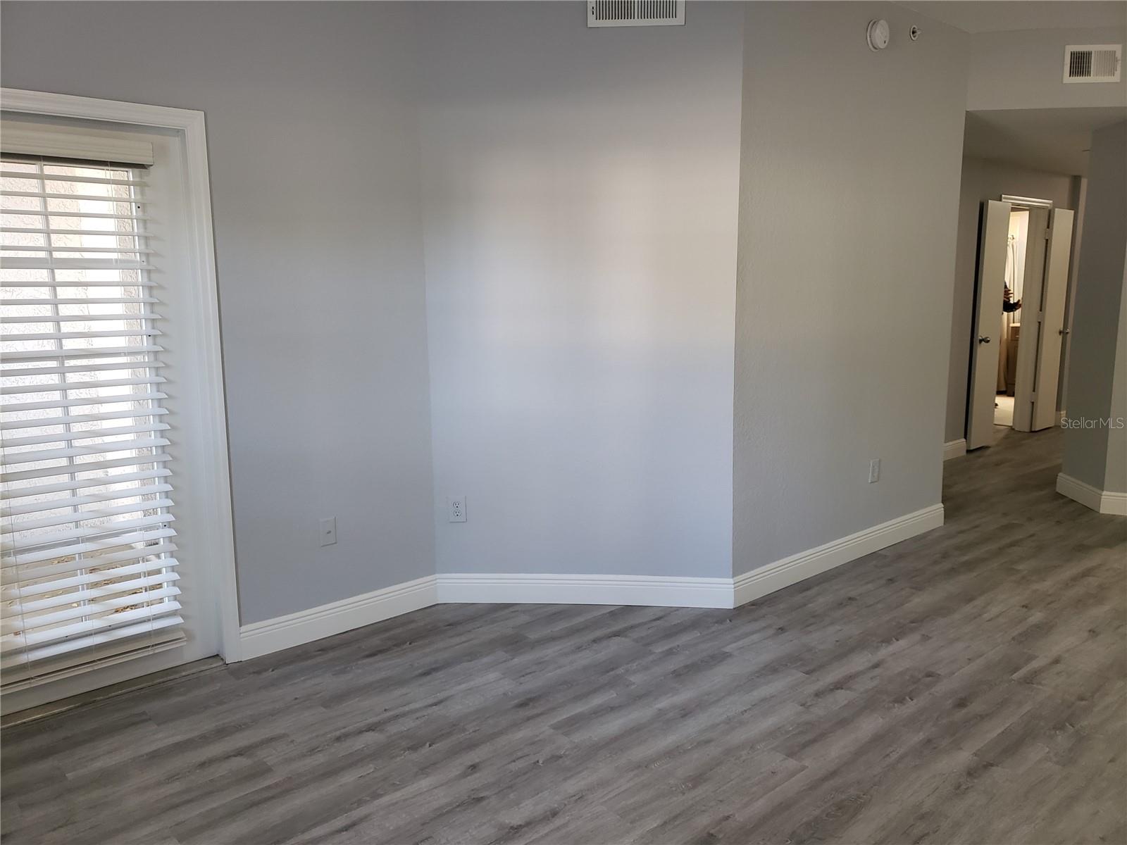 Image 7 of 39 For 402 Armenia Avenue 114
