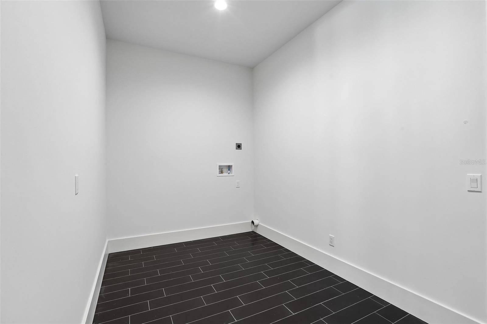 Image 41 of 100 For 3013 West Shore Boulevard