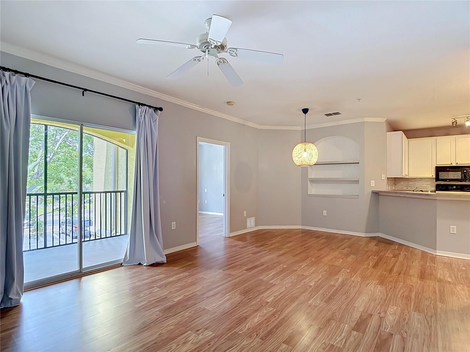 Image 16 of 75 For 10201 Courtney Palms Boulevard 203