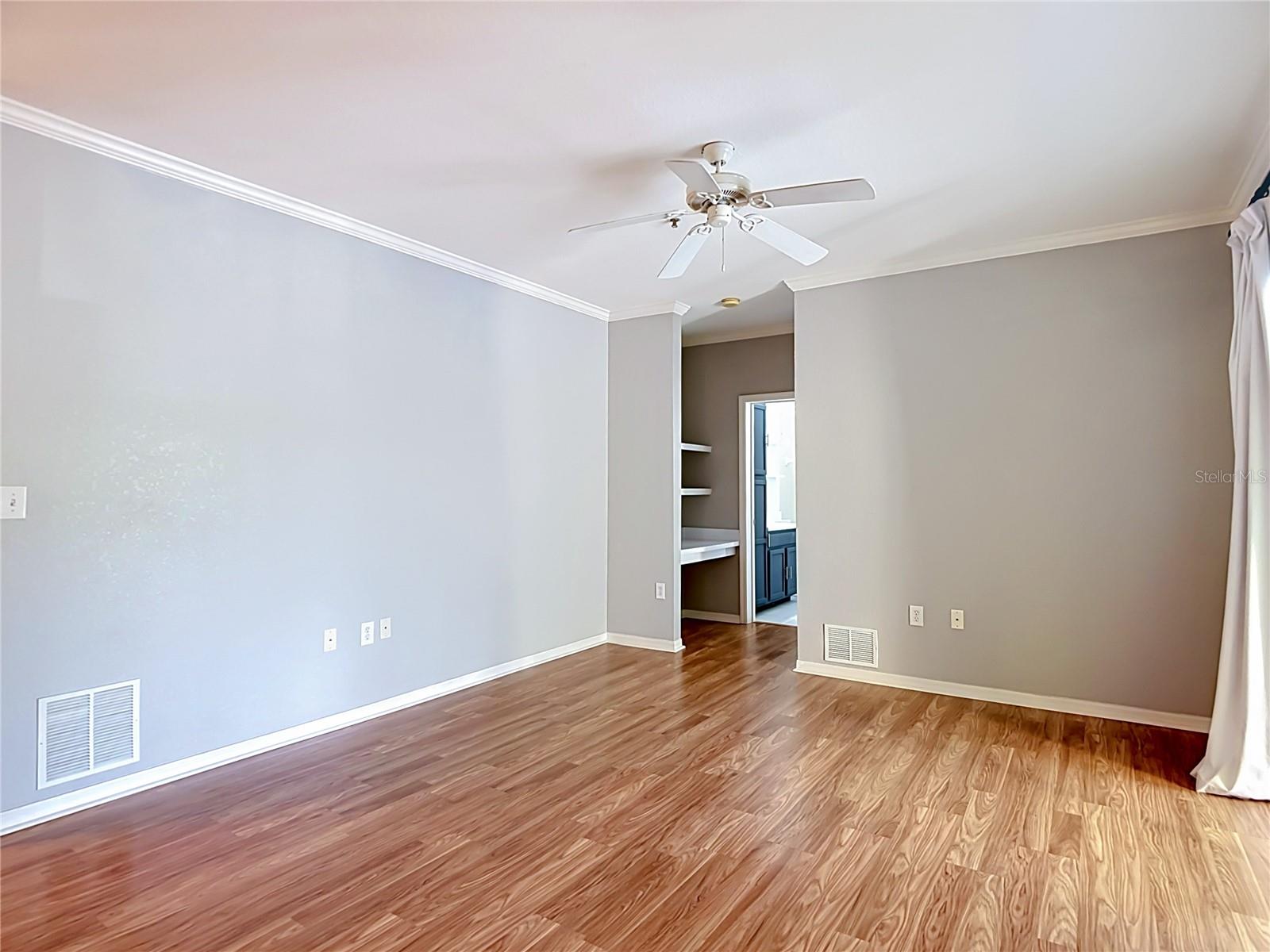 Image 31 of 75 For 10201 Courtney Palms Boulevard 203