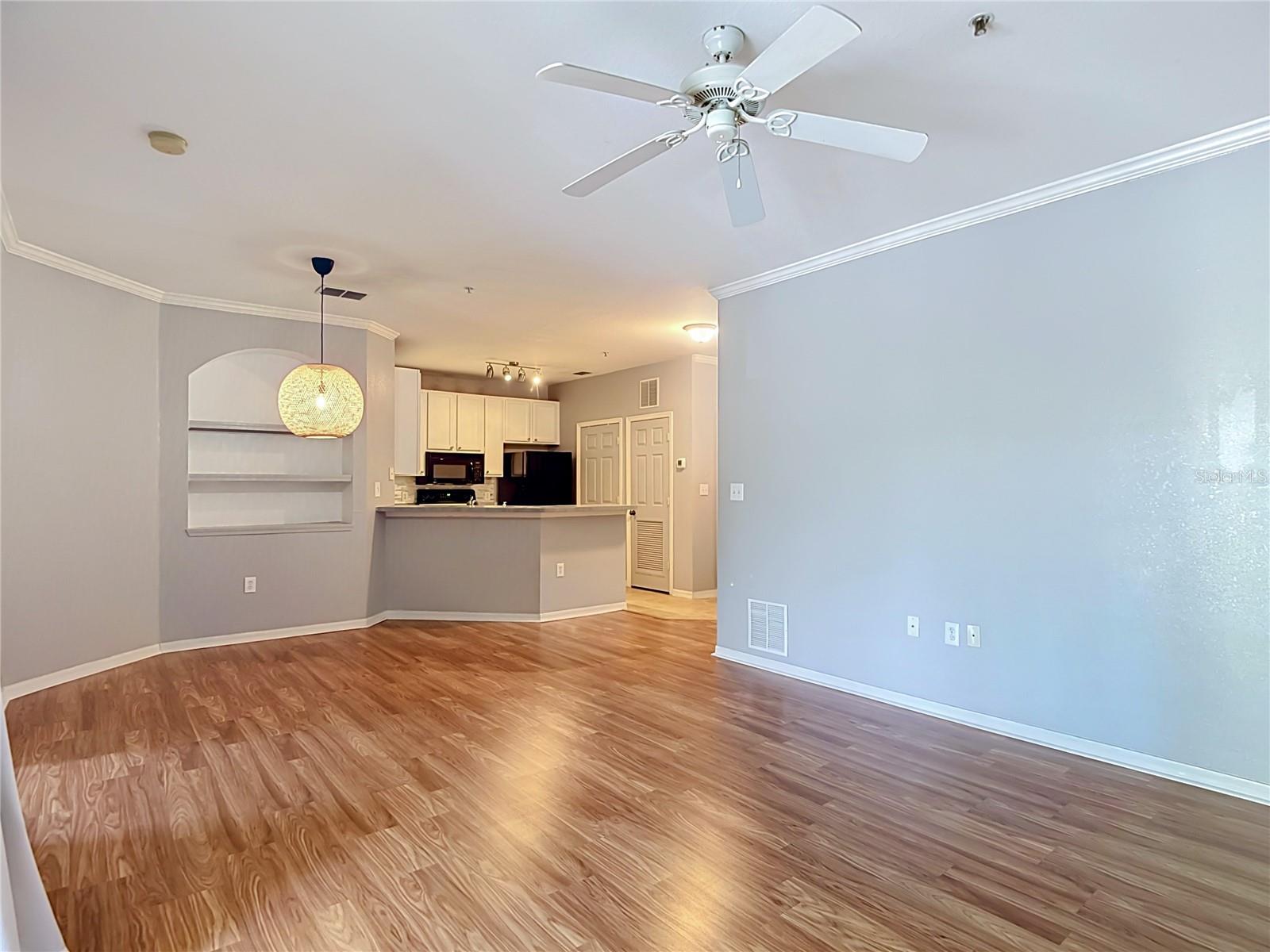 Image 32 of 75 For 10201 Courtney Palms Boulevard 203