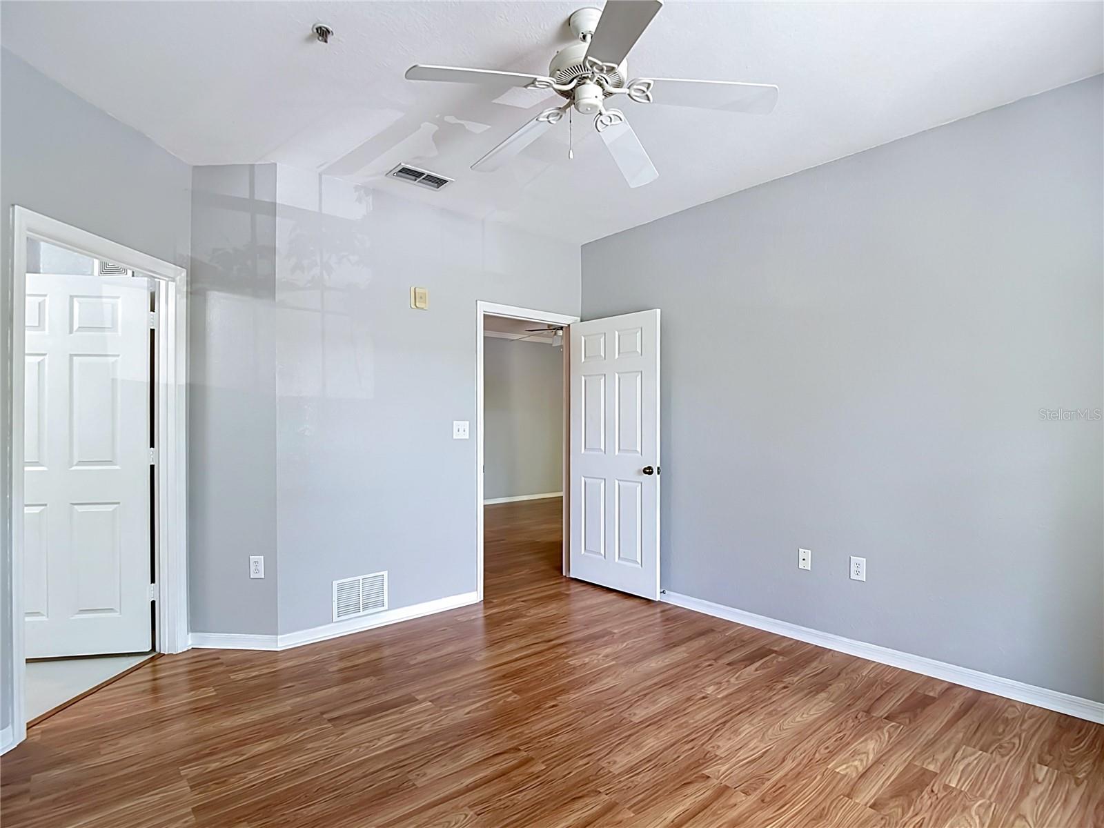 Image 35 of 75 For 10201 Courtney Palms Boulevard 203