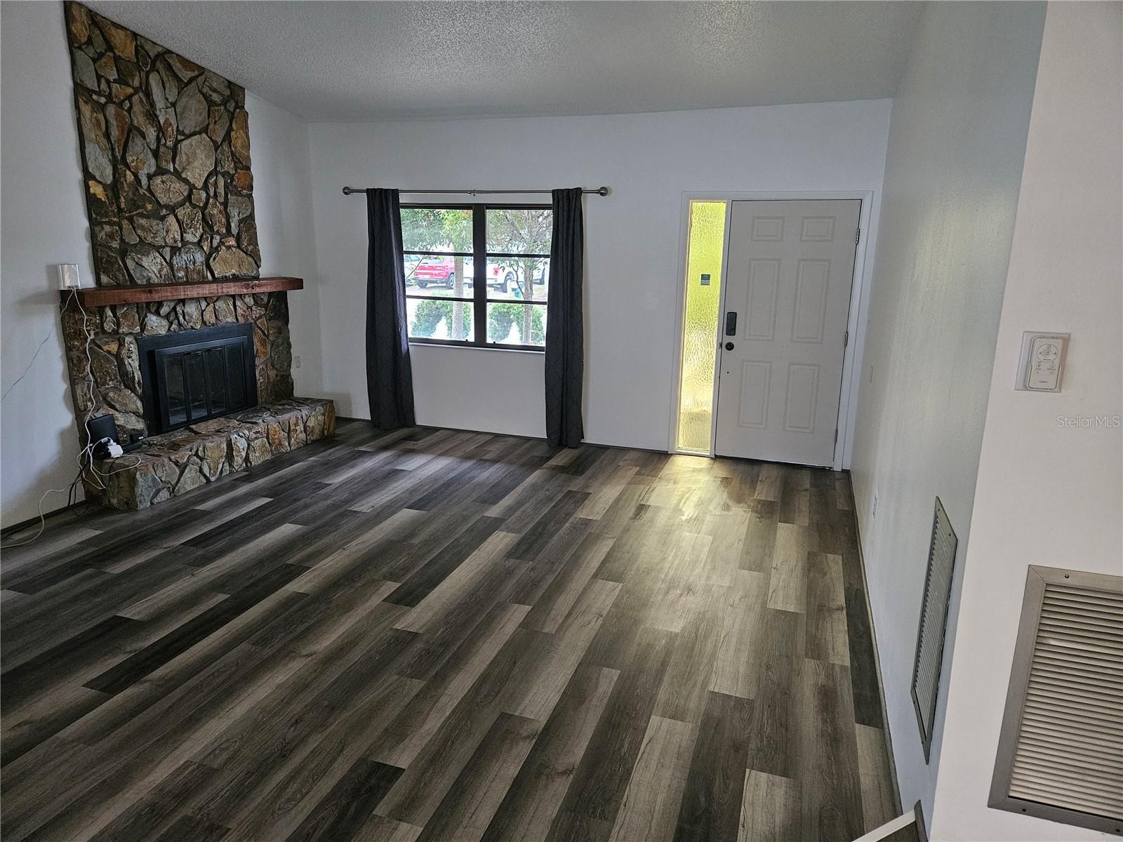 Image 4 of 20 For 11557 124th Terrace