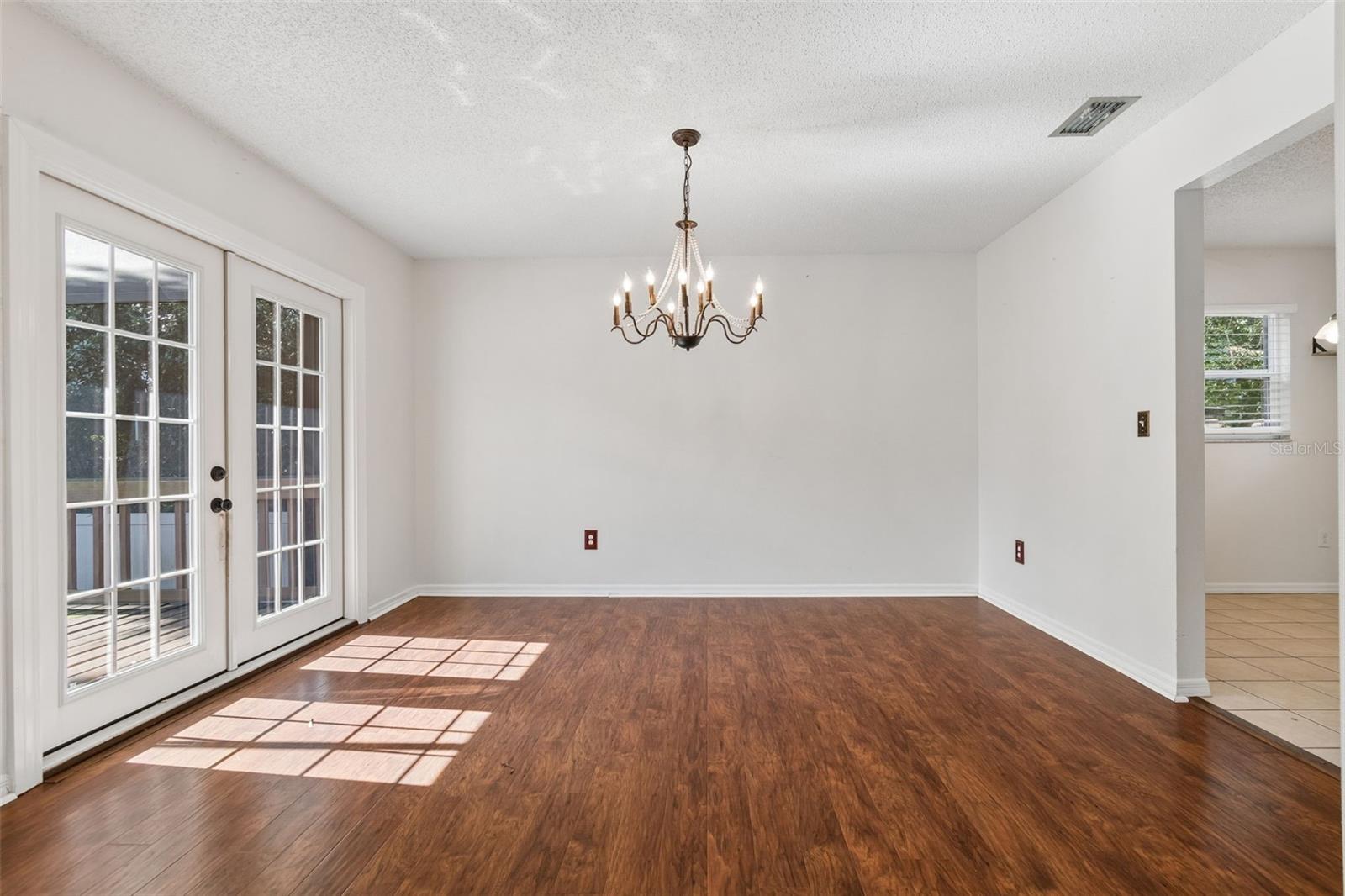 Listing photo id 8 for 2620 Giant Place