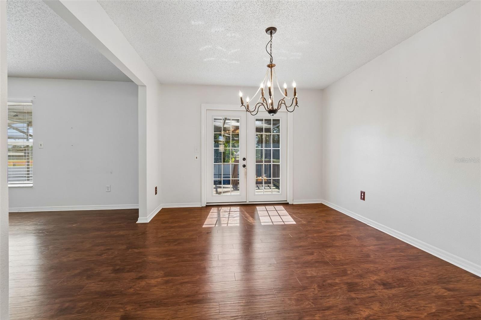 Listing photo id 9 for 2620 Giant Place