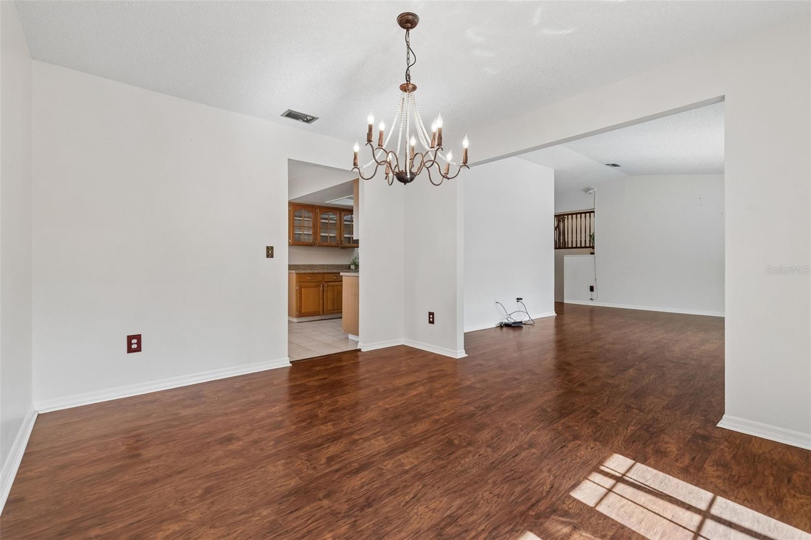 Listing photo id 10 for 2620 Giant Place