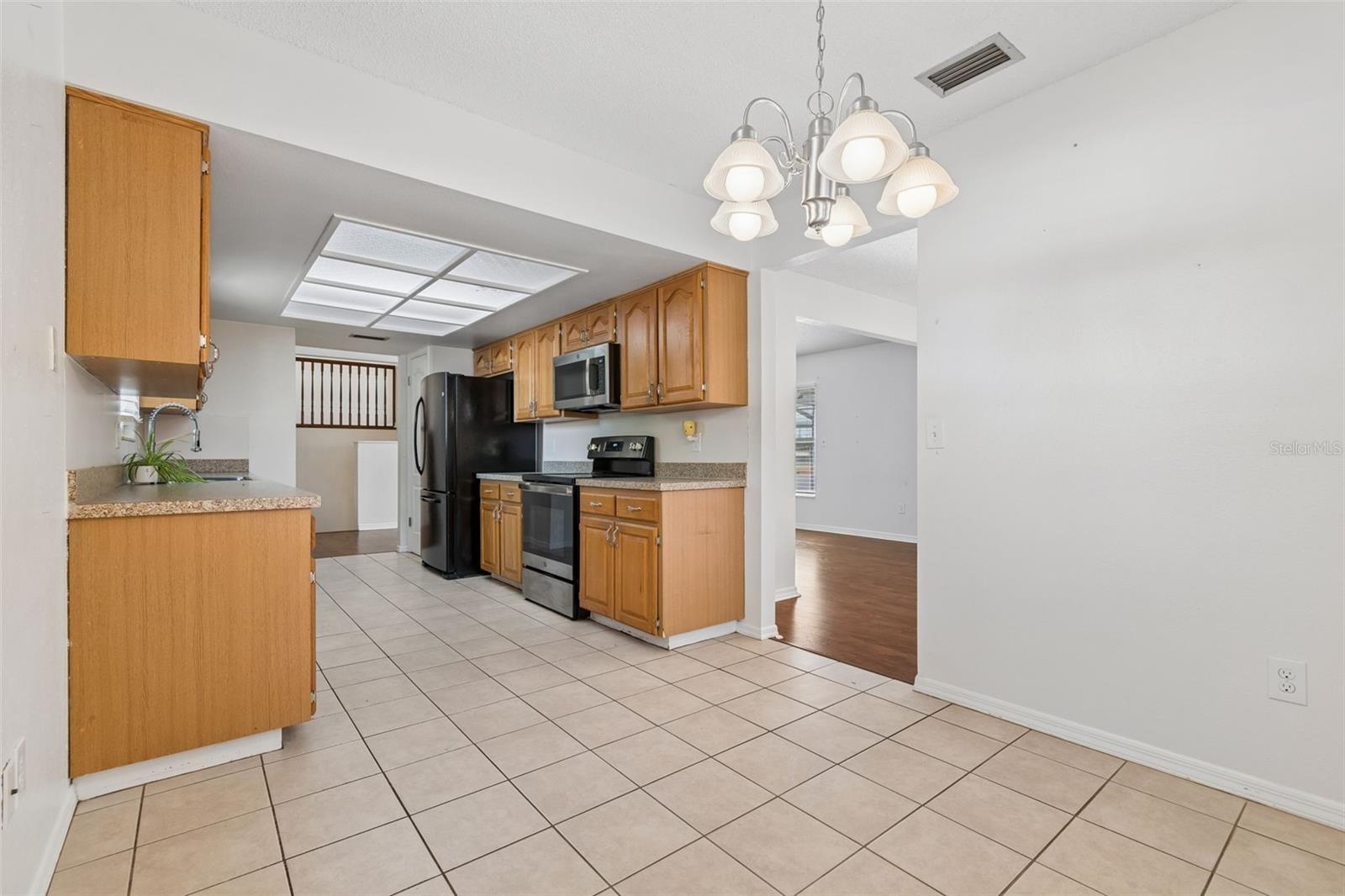 Listing photo id 12 for 2620 Giant Place