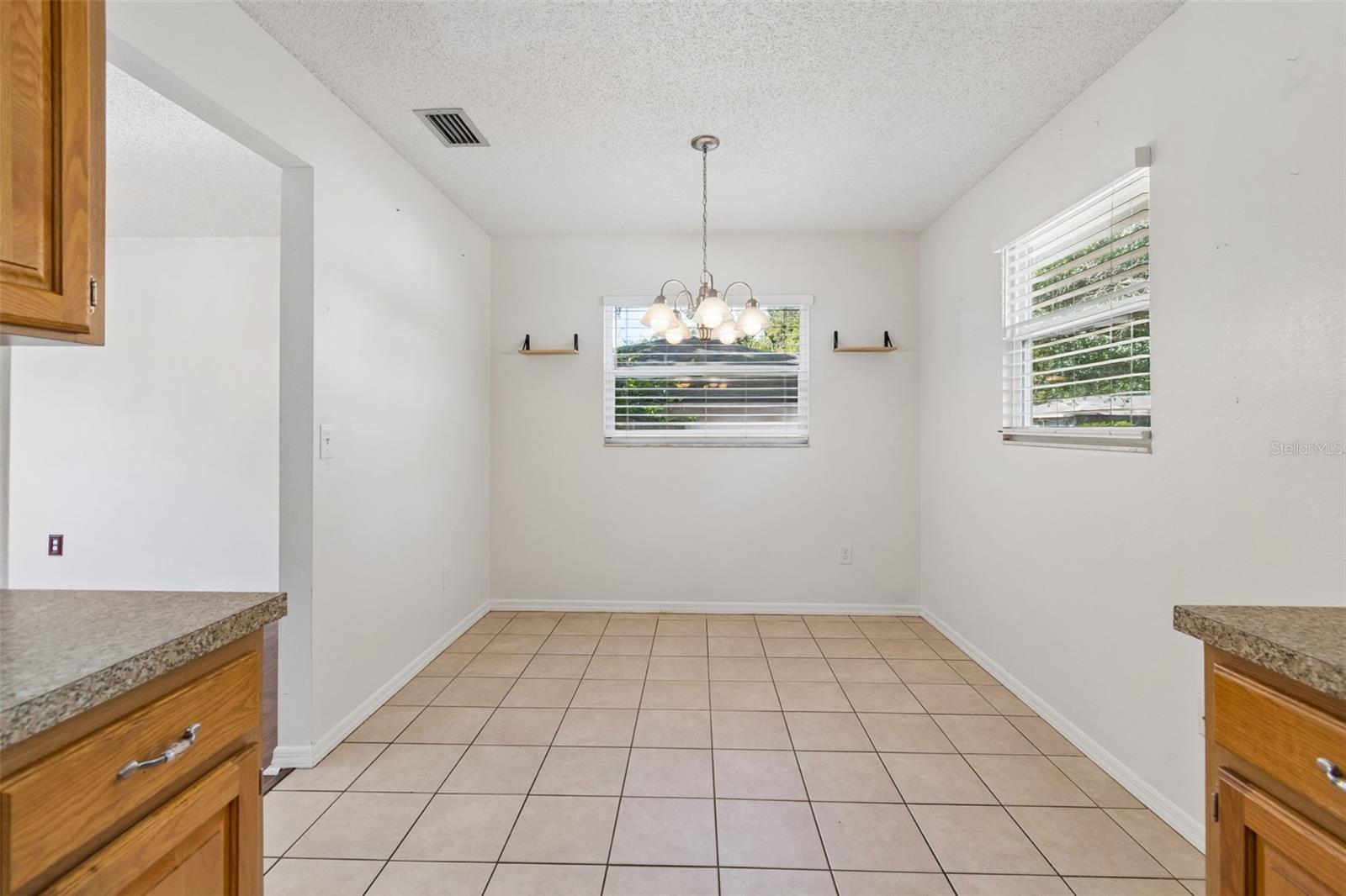 Listing photo id 13 for 2620 Giant Place