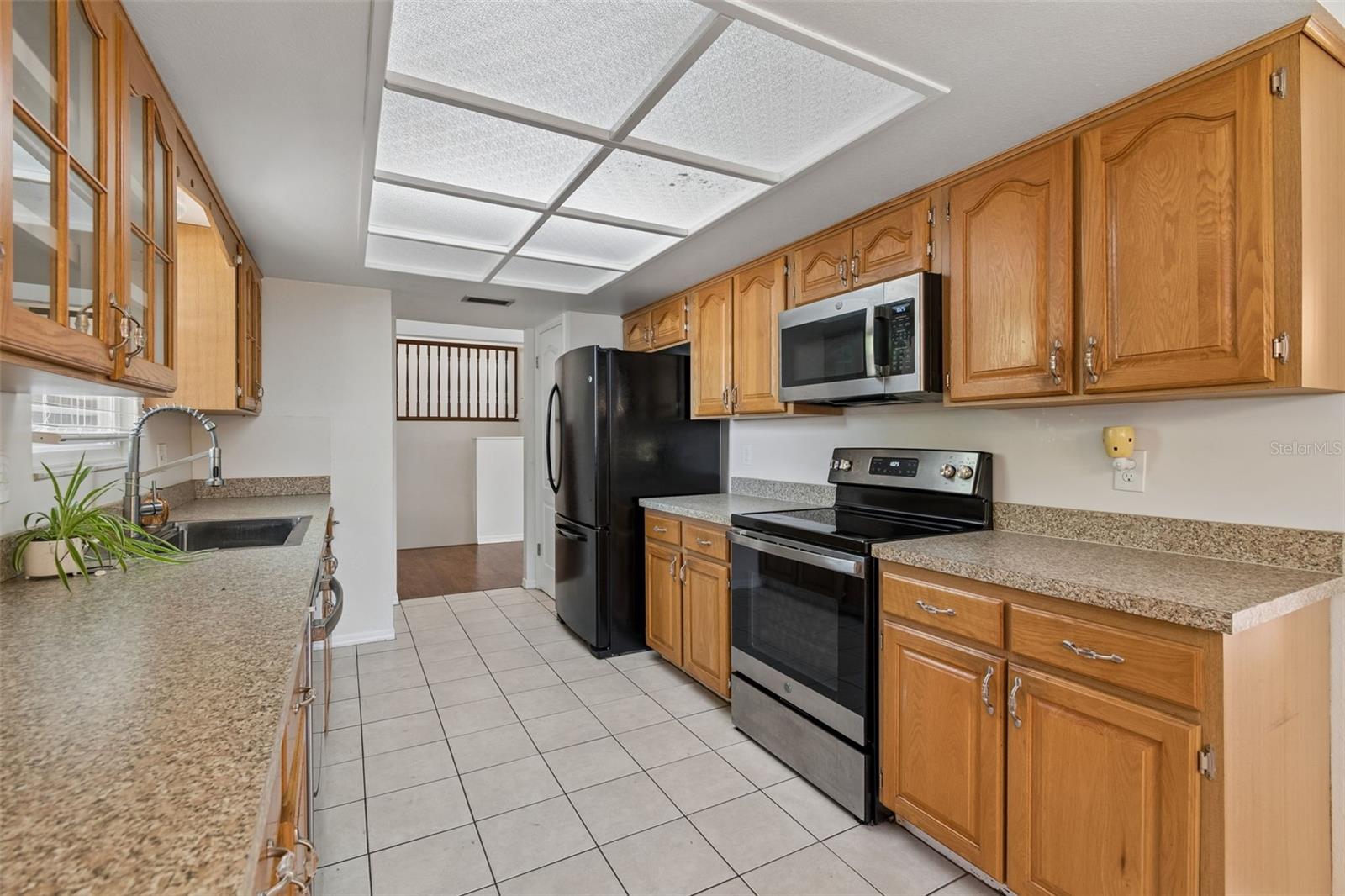 Listing photo id 15 for 2620 Giant Place