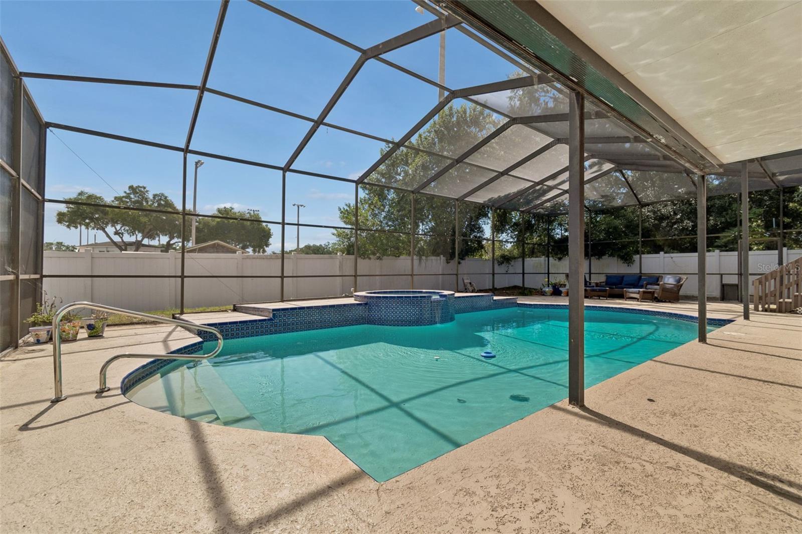 Listing photo id 0 for 2620 Giant Place