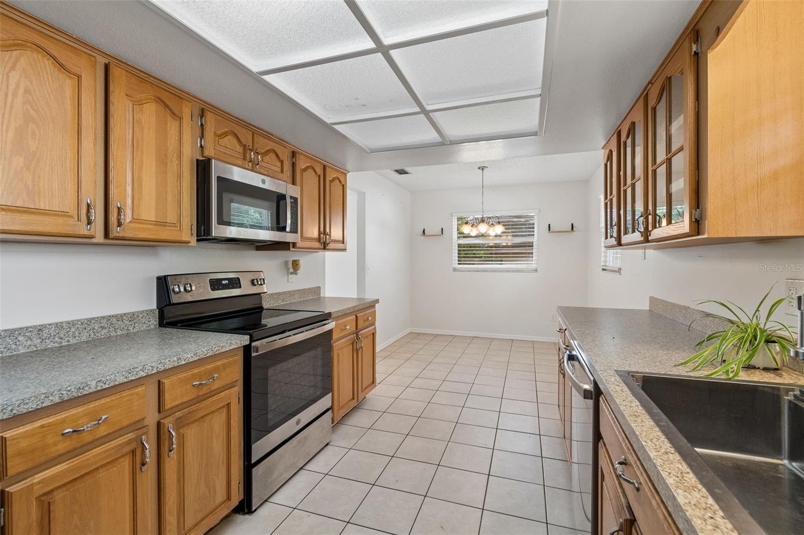 Listing photo id 18 for 2620 Giant Place