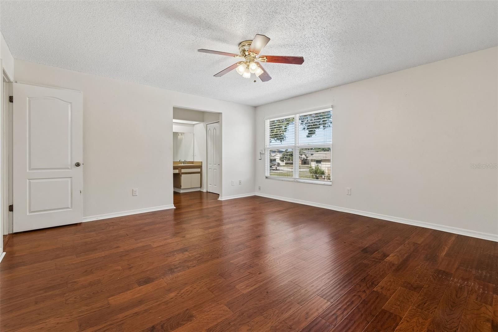 Listing photo id 23 for 2620 Giant Place