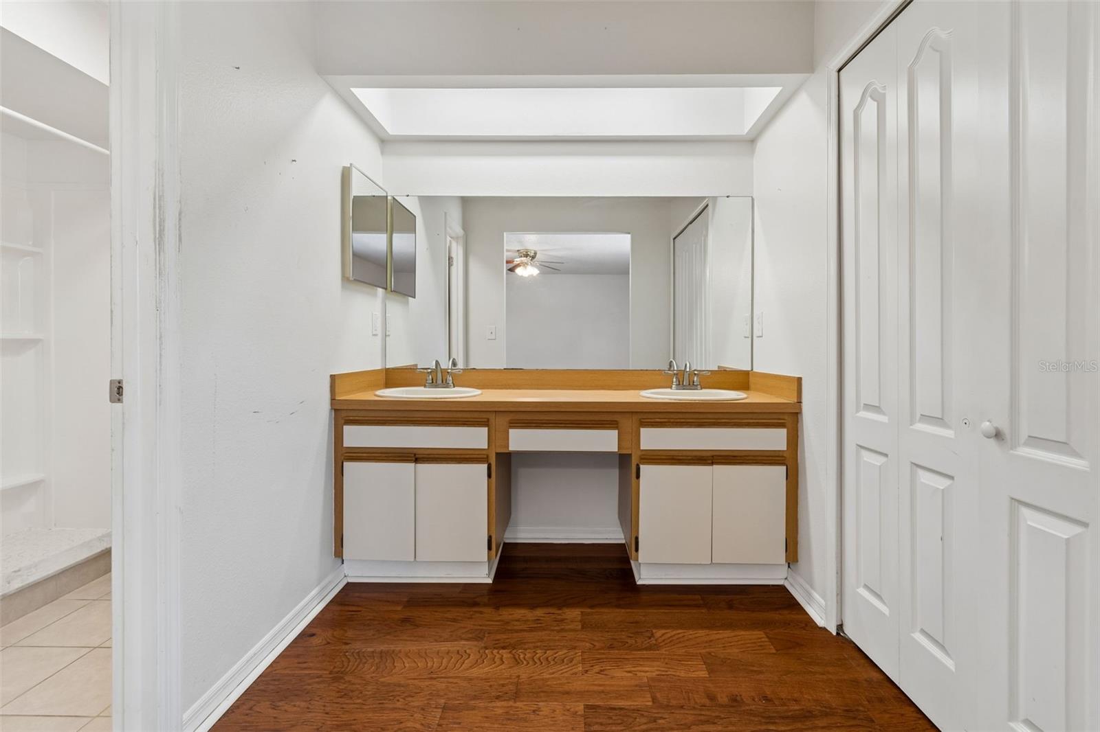 Listing photo id 24 for 2620 Giant Place