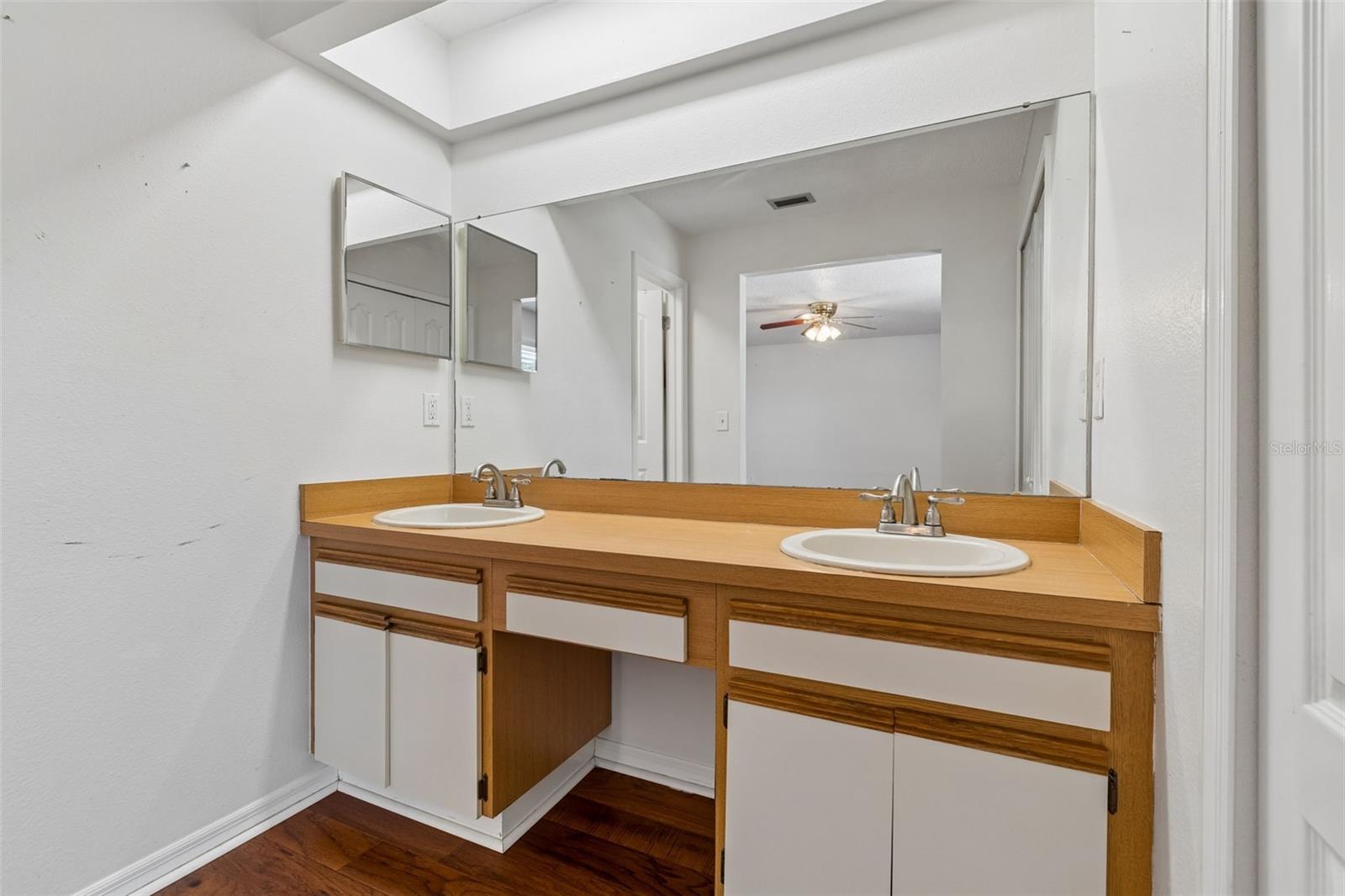 Listing photo id 25 for 2620 Giant Place