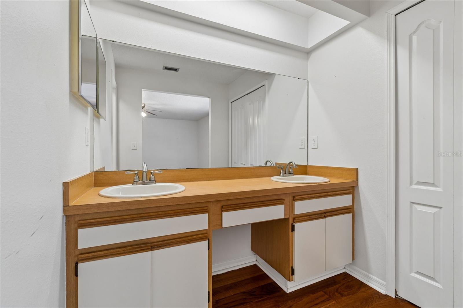 Listing photo id 26 for 2620 Giant Place