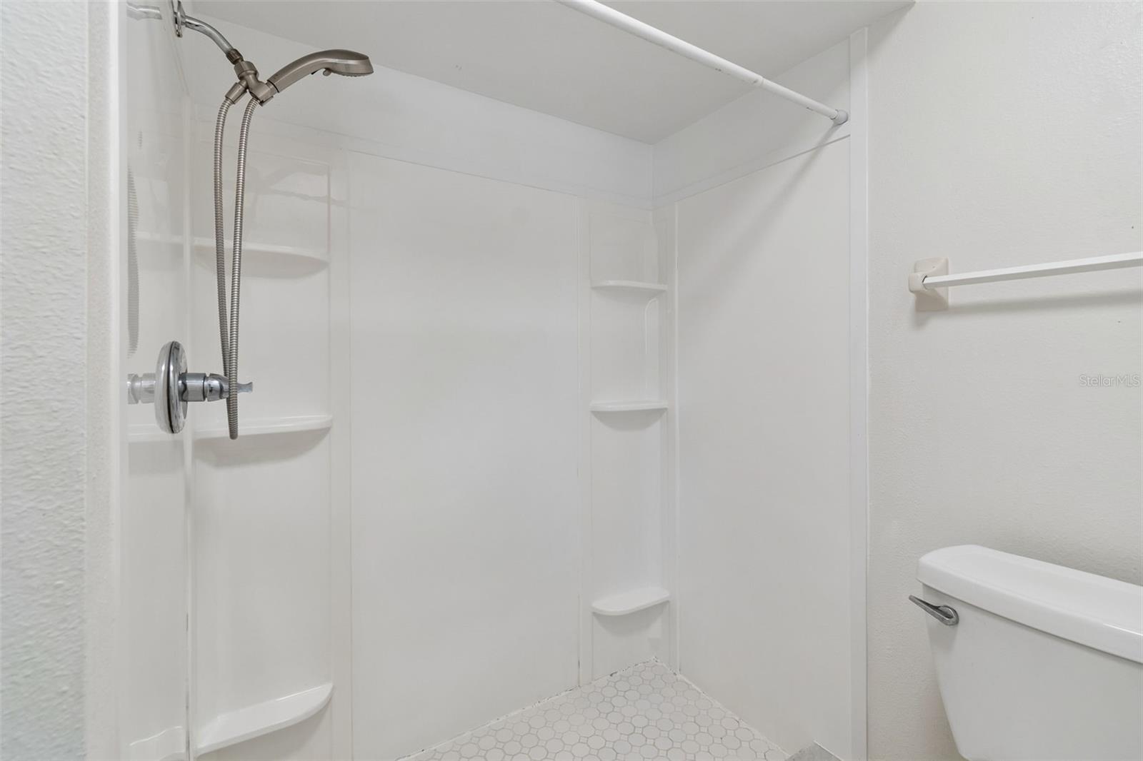 Listing photo id 27 for 2620 Giant Place