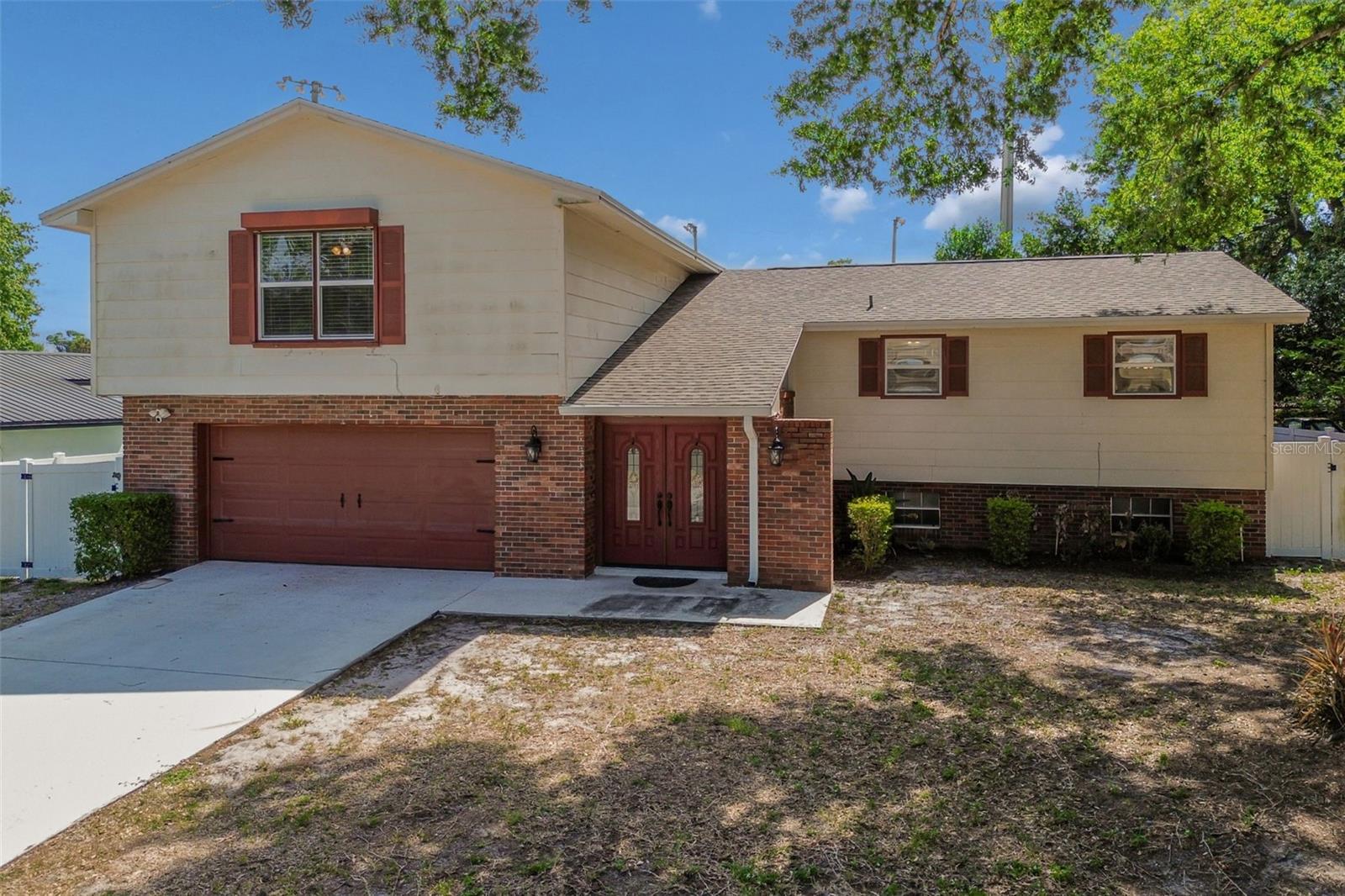 Listing photo id 1 for 2620 Giant Place