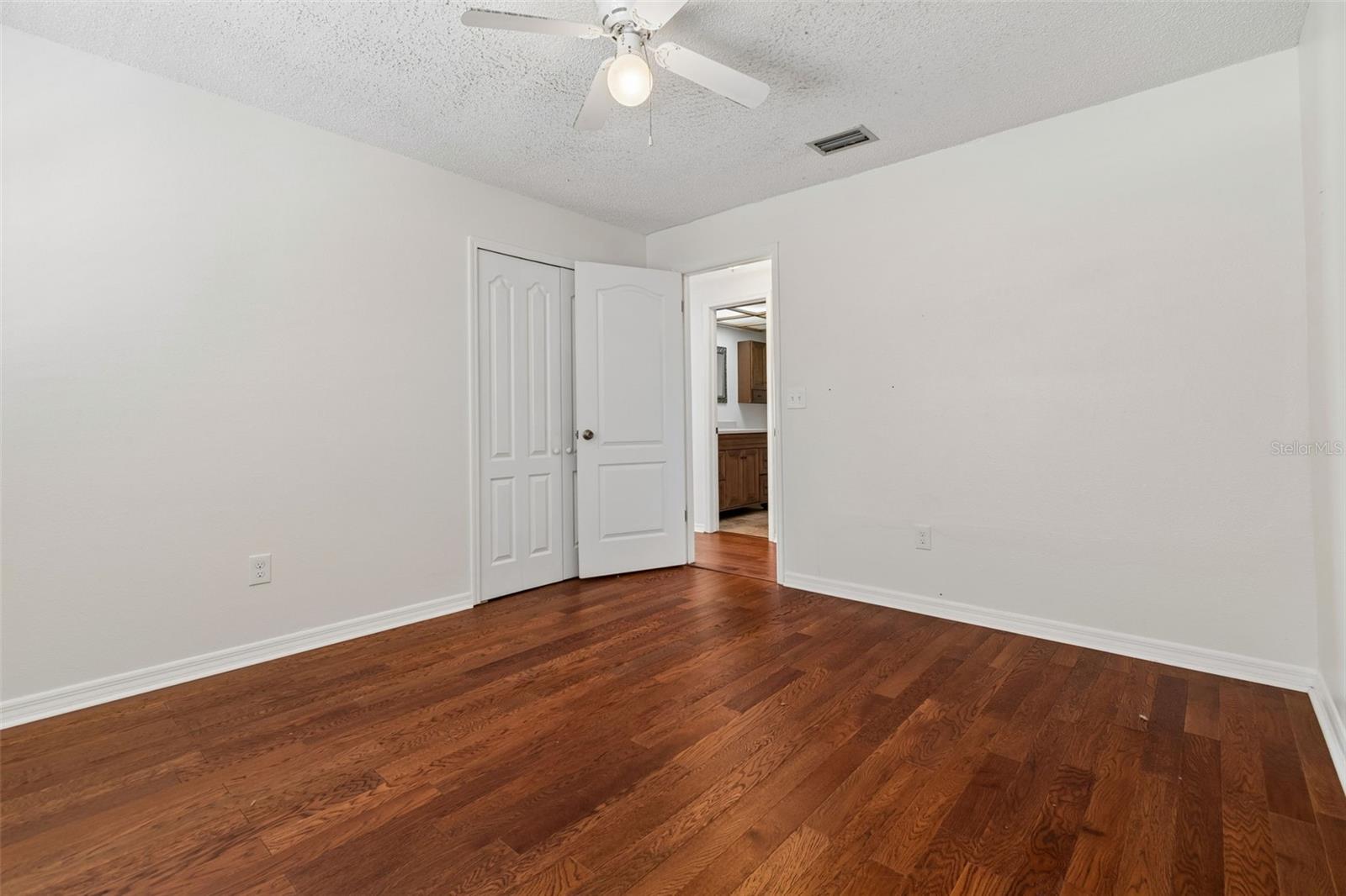 Listing photo id 30 for 2620 Giant Place