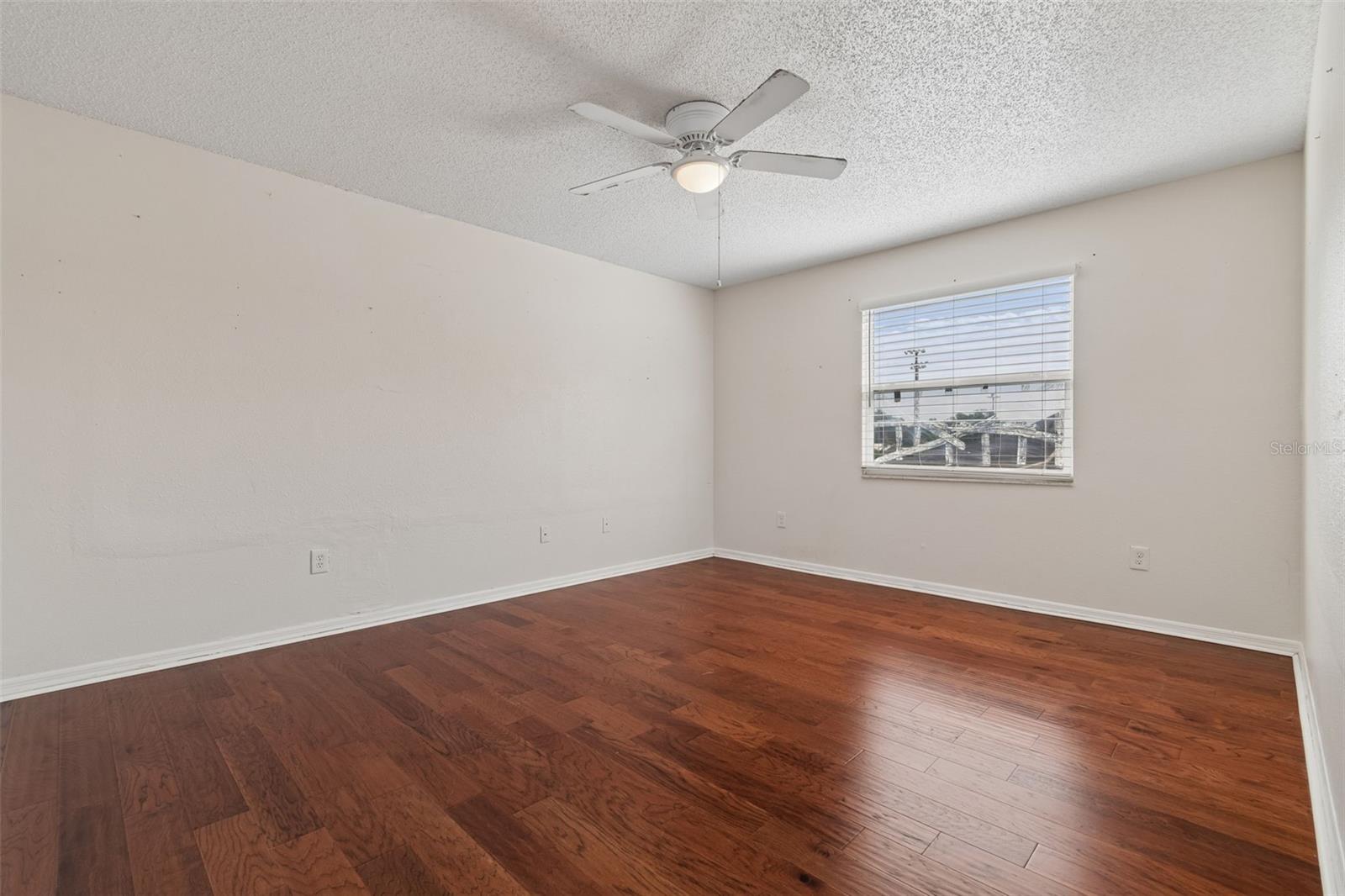 Listing photo id 31 for 2620 Giant Place