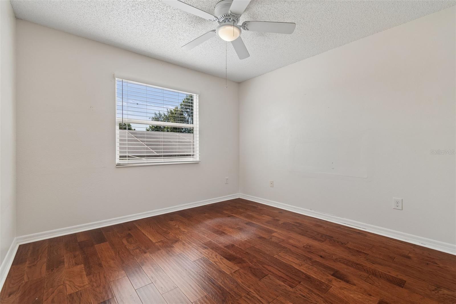 Listing photo id 37 for 2620 Giant Place