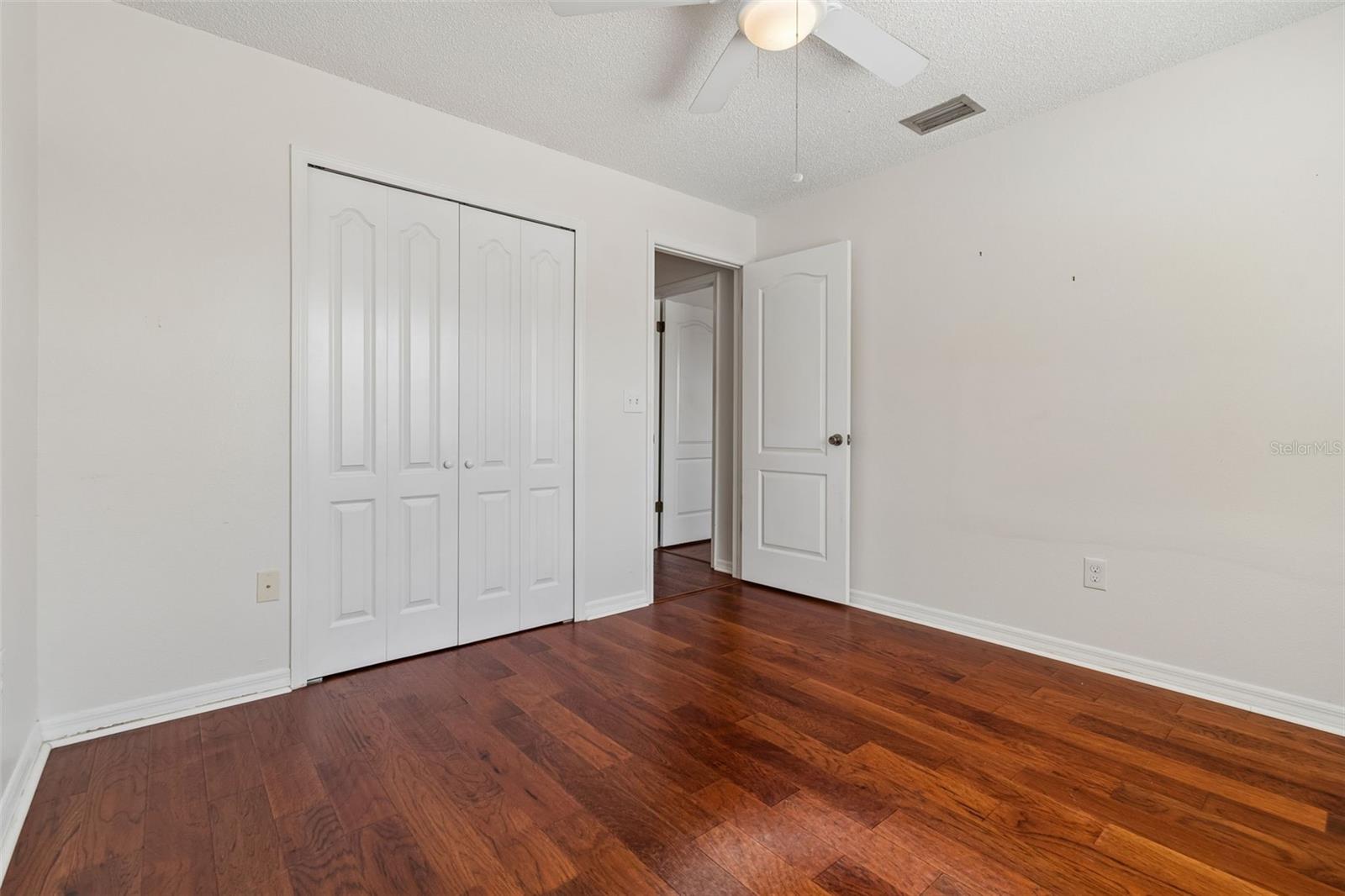 Listing photo id 38 for 2620 Giant Place