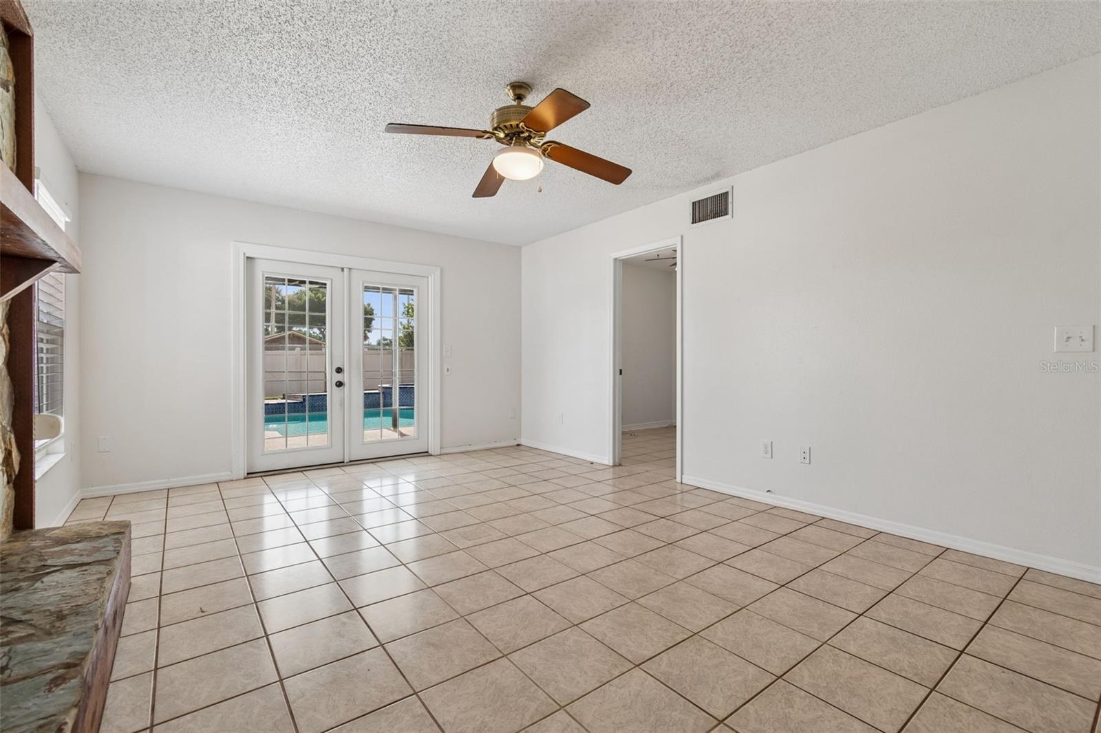 Listing photo id 42 for 2620 Giant Place