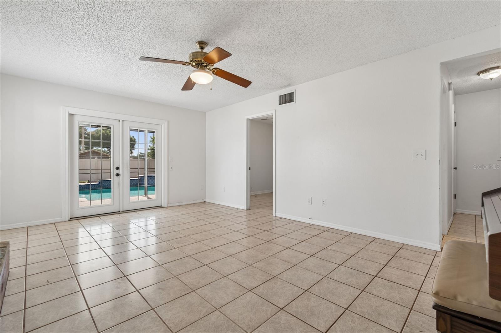 Listing photo id 43 for 2620 Giant Place