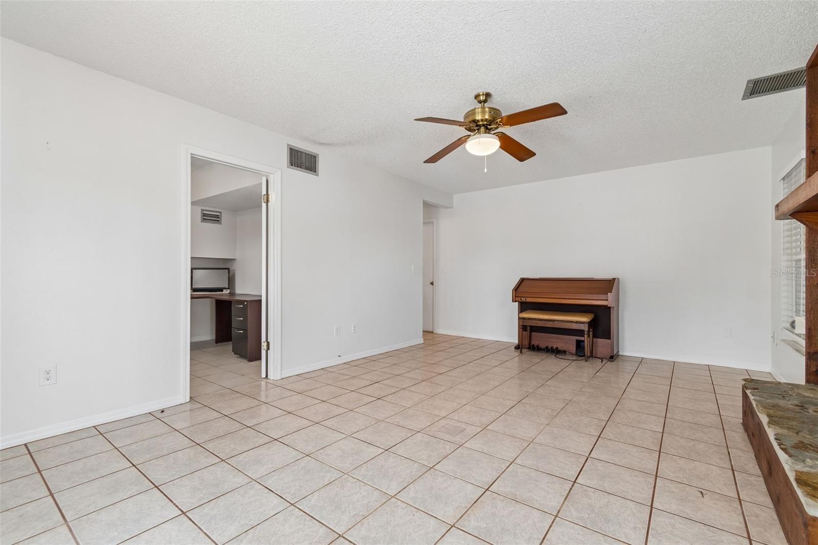 Listing photo id 44 for 2620 Giant Place