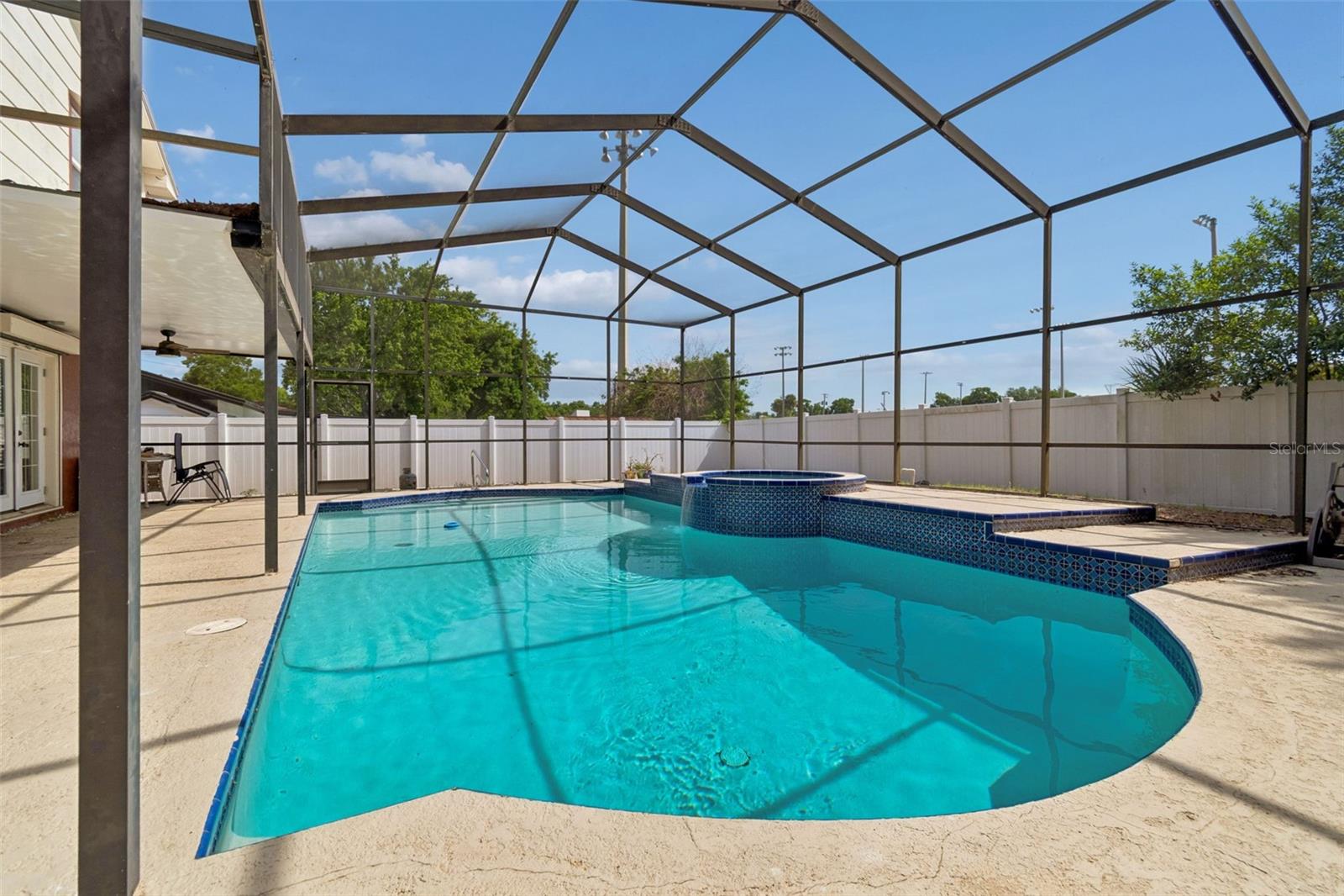 Listing photo id 47 for 2620 Giant Place