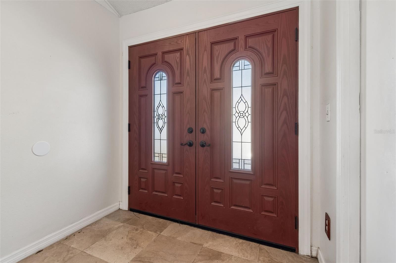 Listing photo id 3 for 2620 Giant Place
