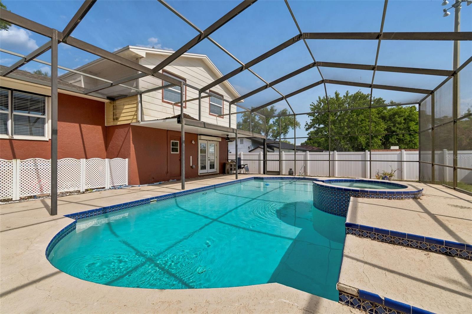 Listing photo id 49 for 2620 Giant Place