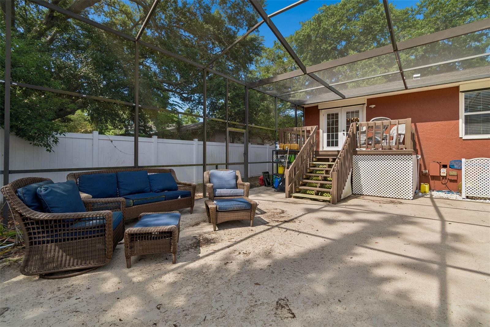 Listing photo id 53 for 2620 Giant Place