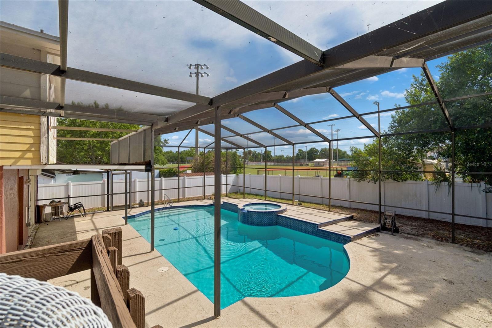 Listing photo id 56 for 2620 Giant Place