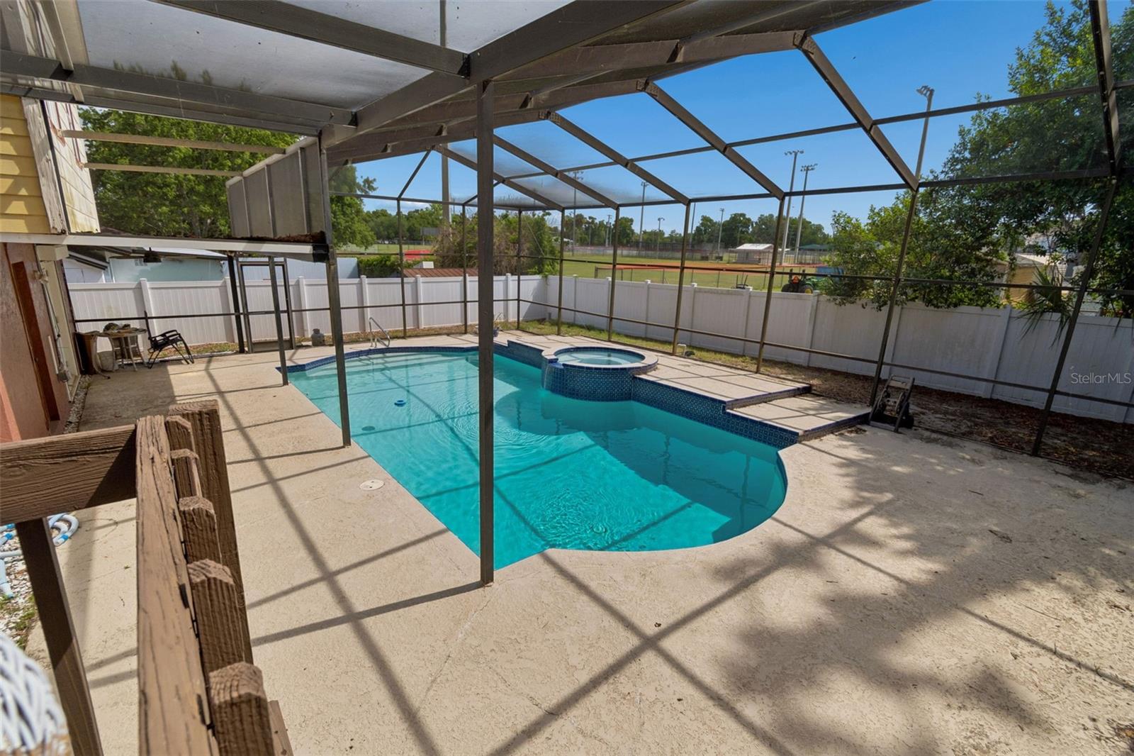 Listing photo id 57 for 2620 Giant Place