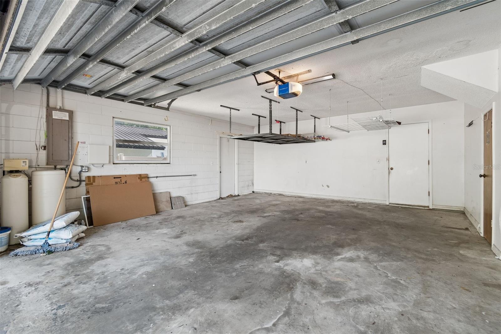 Listing photo id 60 for 2620 Giant Place
