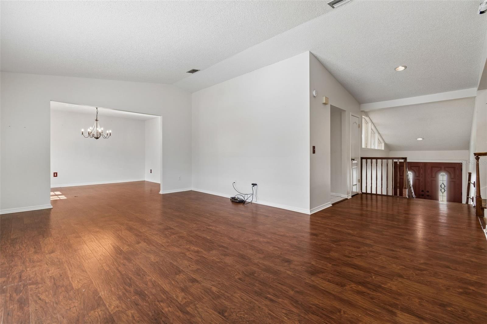 Listing photo id 5 for 2620 Giant Place
