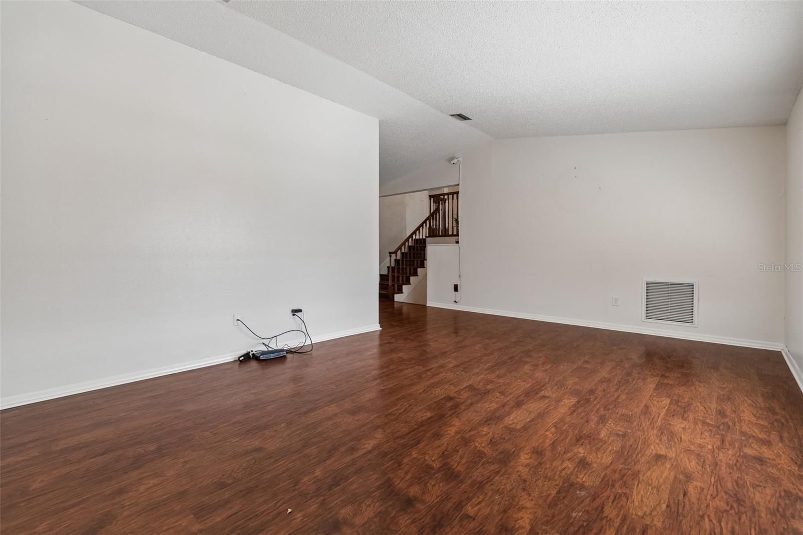 Listing photo id 6 for 2620 Giant Place
