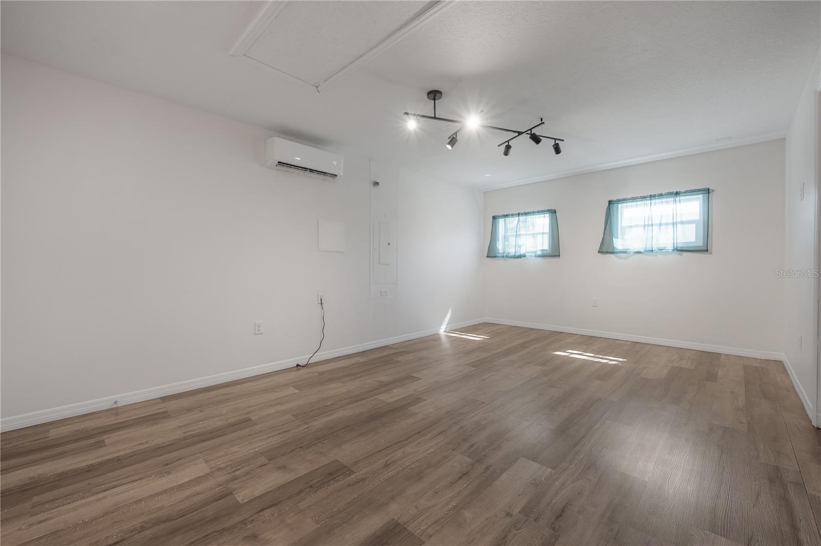 Image 6 of 41 For 4022 Marguerite Street