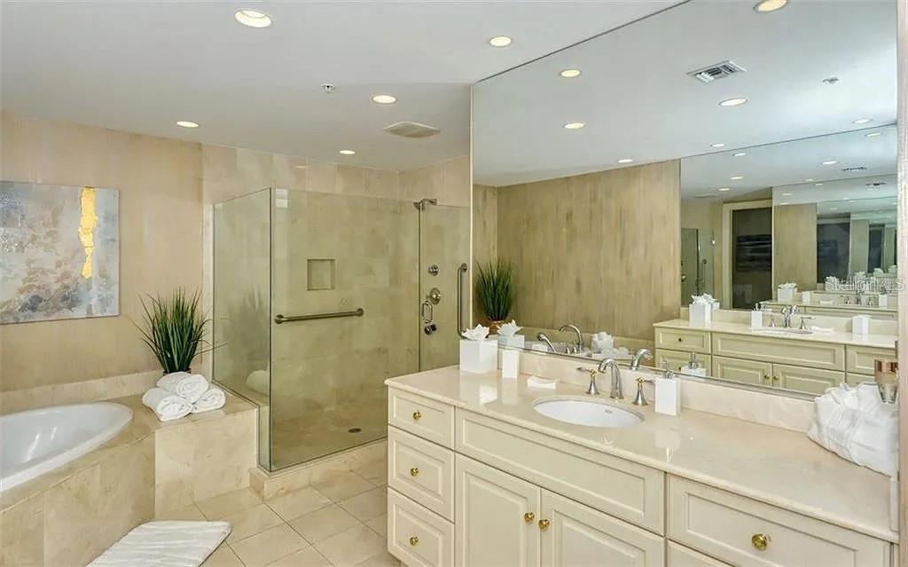 Image 27 of 42 For 1111 Ritz Carlton Drive 1004